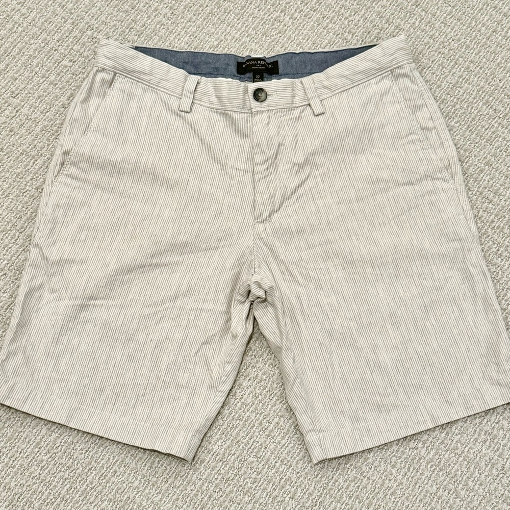 Banana Republic Aiden Short Men’s Size 32 Gray White Pinstripe Cotton Chino